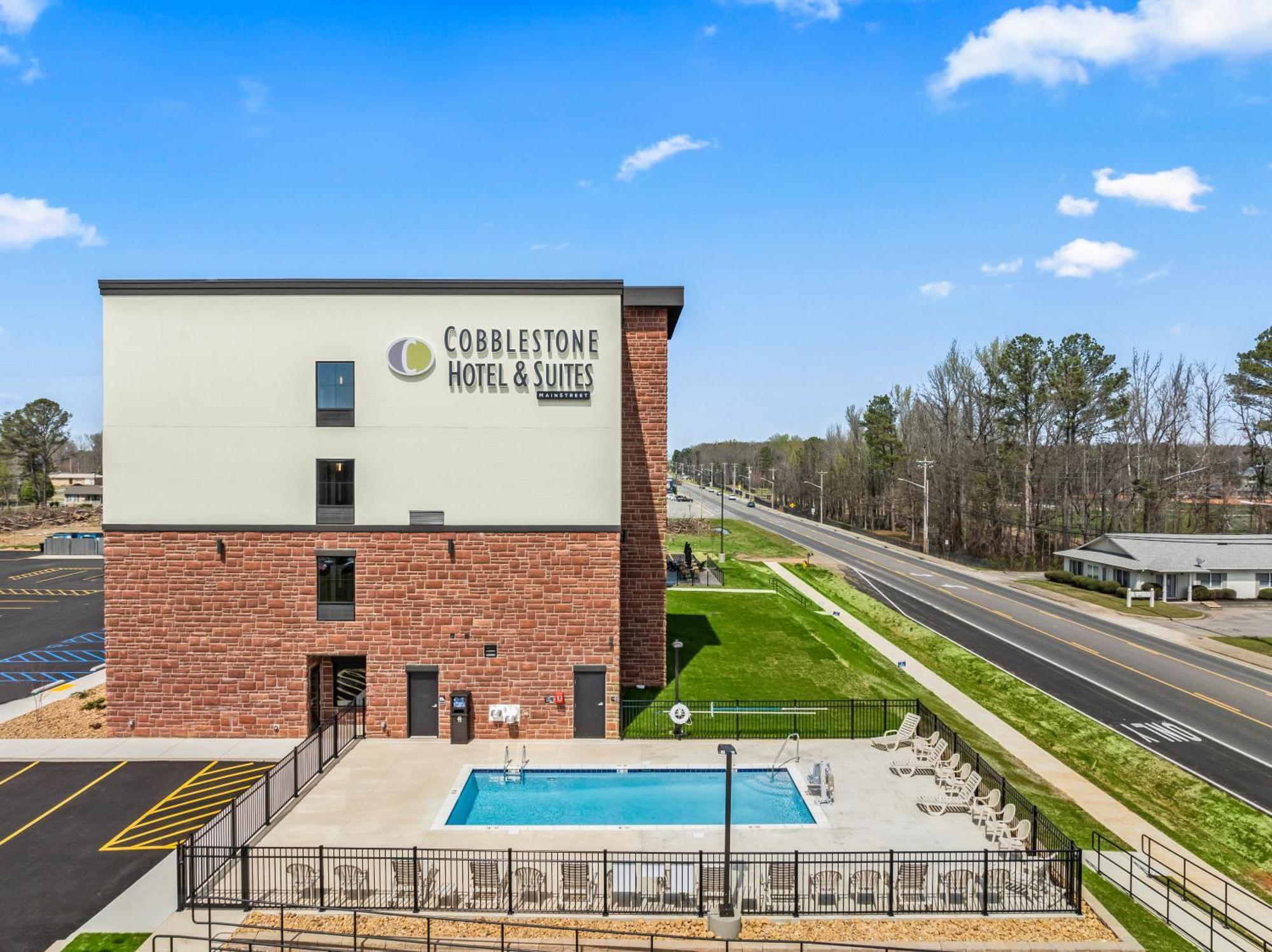 Cobblestone Hotel & Suites - Кълман Екстериор снимка