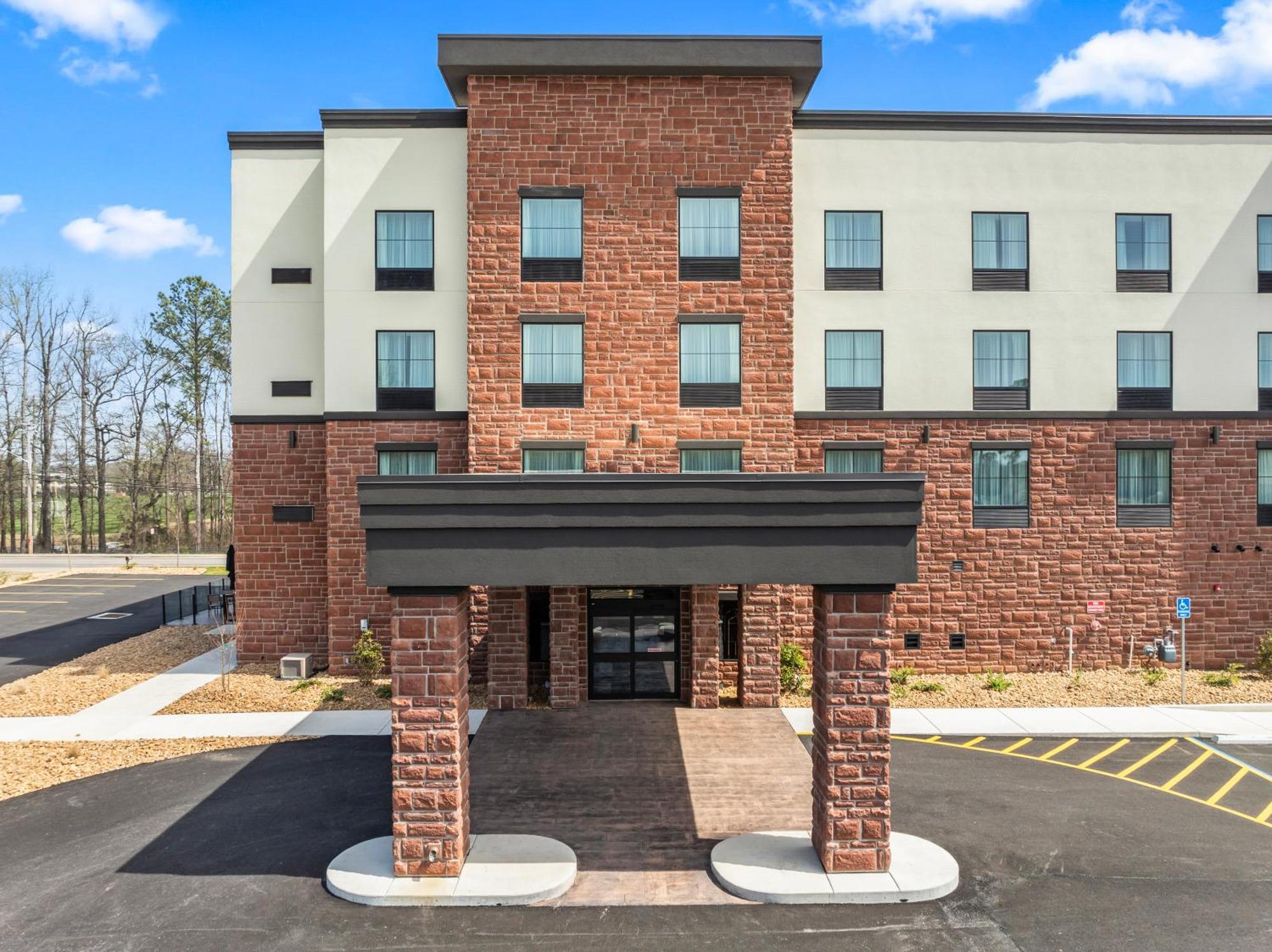 Cobblestone Hotel & Suites - Кълман Екстериор снимка